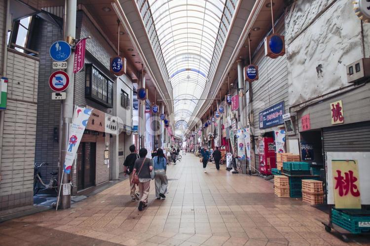 活気と賑わいがある商店街 新京橋商店街,下町,大阪の写真素材