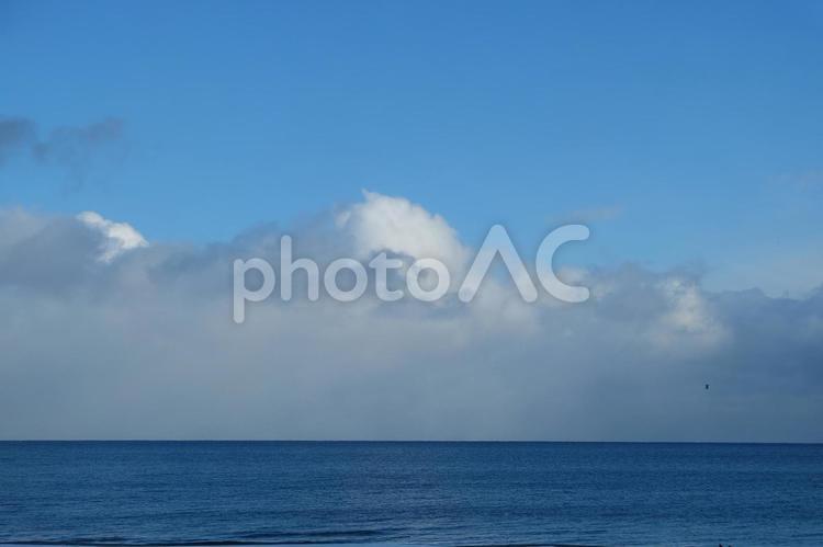 北海道　噴火湾の雲と海 水域,海,夏の写真素材