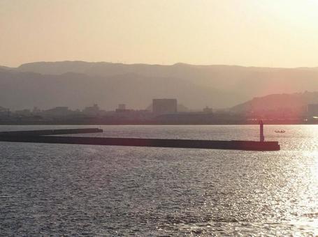 夕暮れの鹿児島港の写真