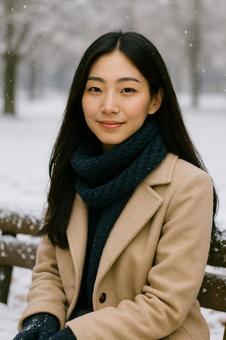 雪景色のベンチに座る女性ポートレート 雪景色のベンチに座る女性ポートレートの写真