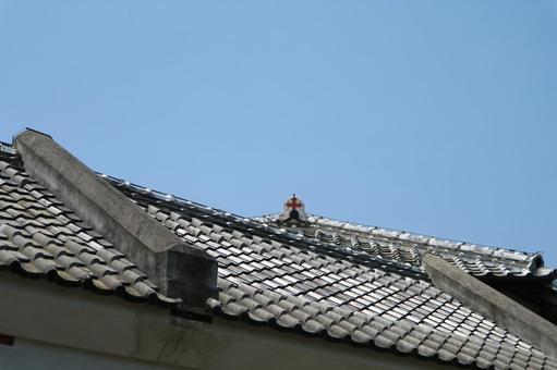 伝統的な瓦屋根と青空 瓦屋根,瓦,屋根の写真素材