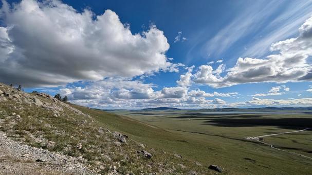 モンゴルの丘と草原、青空 モンゴル,大自然,丘の写真素材