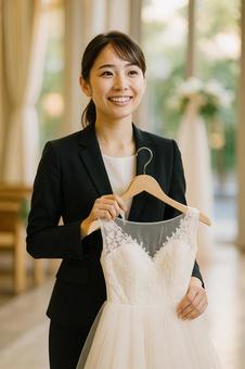 未来を描く若手社員 未来を描く若手社員の写真
