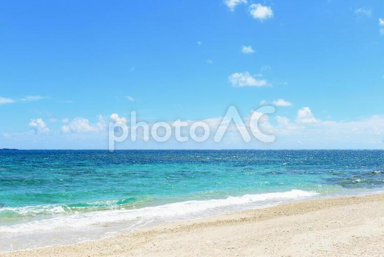 沖縄の美しい青い海と空 沖縄,海,ビーチの写真素材