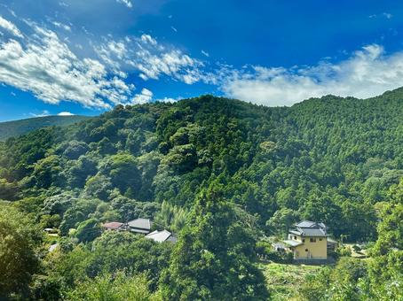 青々とした静岡の山々② 青々とした静岡の山々② バック,山脈,空気がきれいの写真素材