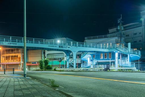 夜の青島参道商店街付近 夜の青島参道商店街付近 夜,夜景,建物の写真素材