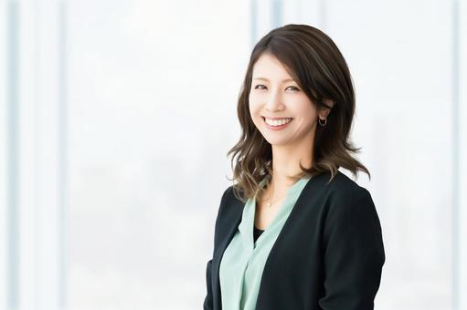 笑顔のビジネスウーマン 笑顔のビジネスウーマン 女性,笑顔,微笑むの写真素材