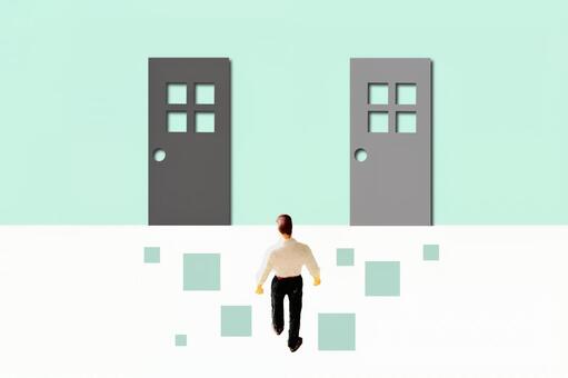 ビジネスマンと将来のドア ドア,男性,サラリーマンの写真素材