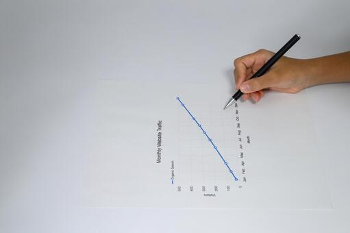 Webサイトトラフィックの折れ線グラフ 折れ線グラフ,グラフ,ビジネスの写真素材