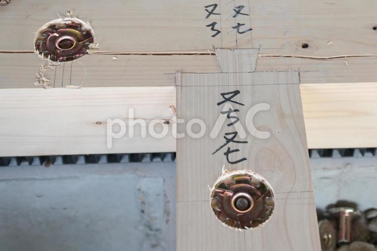新築中の土台の接合部分と継ぎ手の識別記号 新築,リフォーム,木造の写真素材