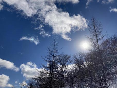 青空 冬の空,冬の景色,八ヶ岳の写真素材