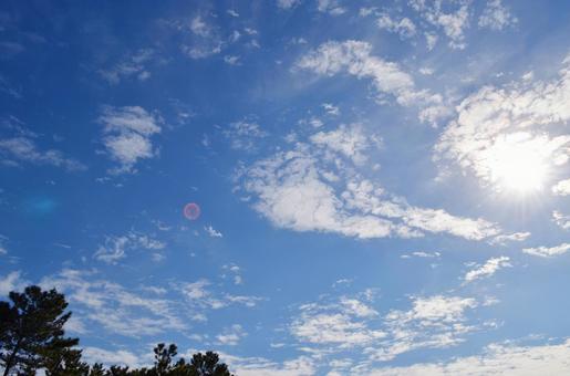 空 雲 太陽 空 雲 太陽の写真