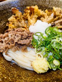 肉まいたけ天ぶっかけうどん 肉まいたけ天ぶっかけうどん ぶっかけうどん,まいたけ,天ぷらの写真素材