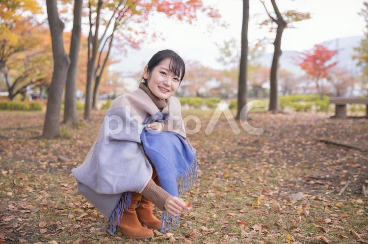 紅葉狩り・秋の訪れを感じる女性 紅葉,秋,女性の写真素材
