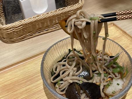 五穀うどんを食べる 五穀うどんを食べるの写真