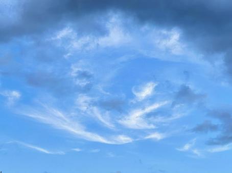 雲のある夕空 雲のある夕空の写真
