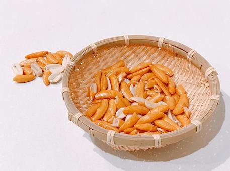 柿の種 柿の種,柿ピー,柿ピーナッツの写真素材