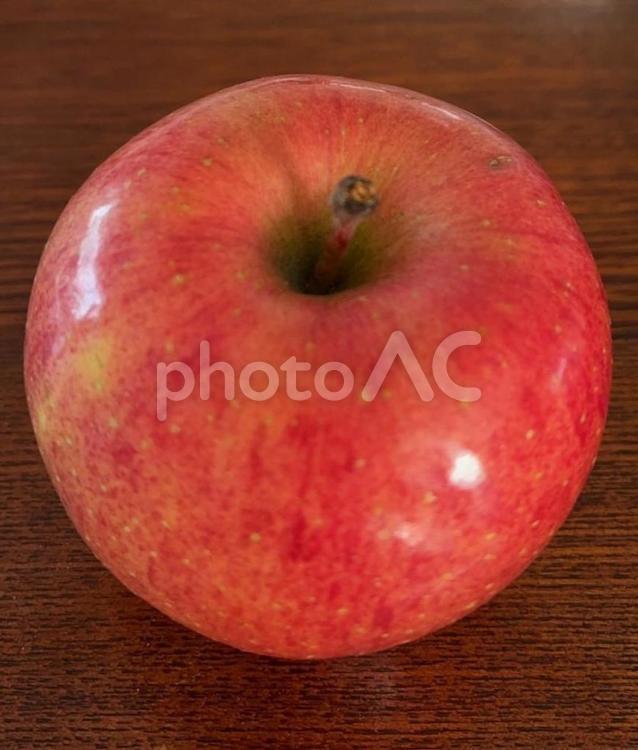 R7.01.19　りんごサンふじ りんご,リンゴ,果物の写真素材