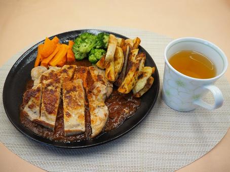 自家製・ポークステーキのカレーソース添え ポークステーキ,カレーソース,自家製の写真素材