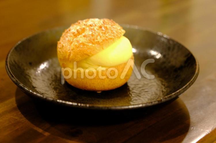 お家で食べるシュークリームの素材 シュークリーム,デザート,スイーツの写真素材