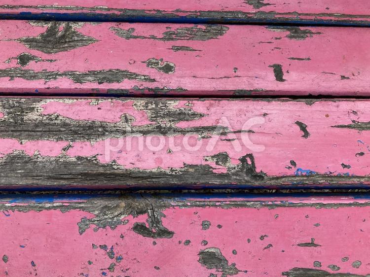 ピンクペイントされたベンチ背景素材 ピンク,ペイント,ベンチの写真素材
