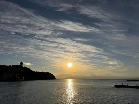 夕日 夕日,夕方,夕暮れの写真素材