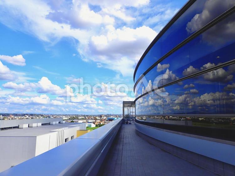 エアポートウォーク名古屋で雲の映り込み 空,雲,映り込みの写真素材