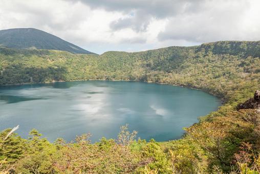 10月の鹿児島県の大浪池 湖,山,鹿児島県の写真素材