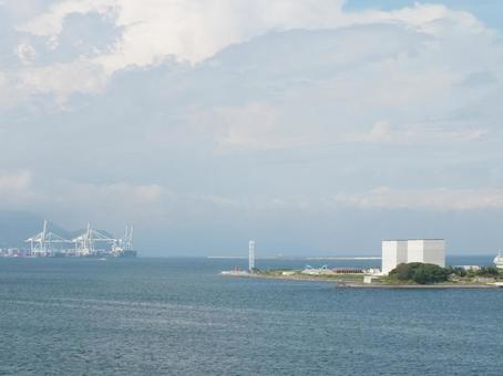 清水港岸壁から見える風景 清水港岸壁から見える風景の写真