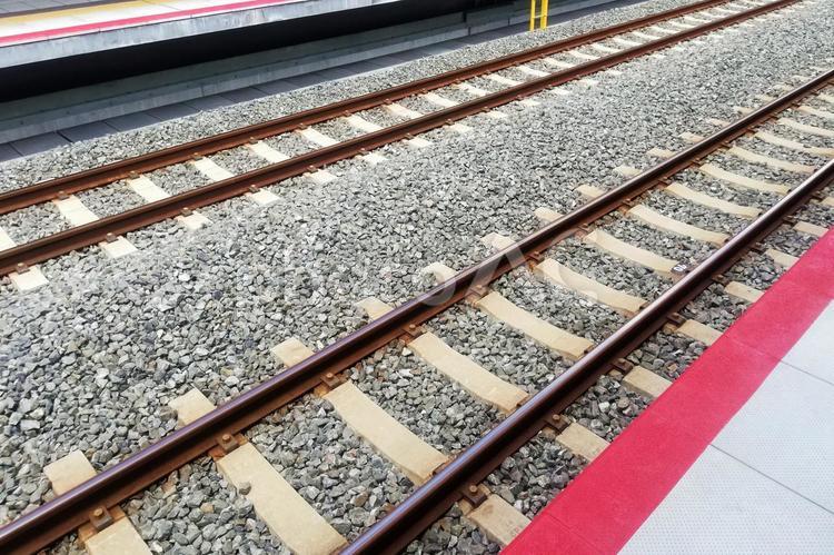 電車の線路［駅のホーム］ 線路,侵入,鉄道の写真素材