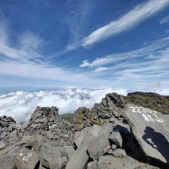 巨岩がたくさんある山 登山,ハイキング,岩場の写真素材