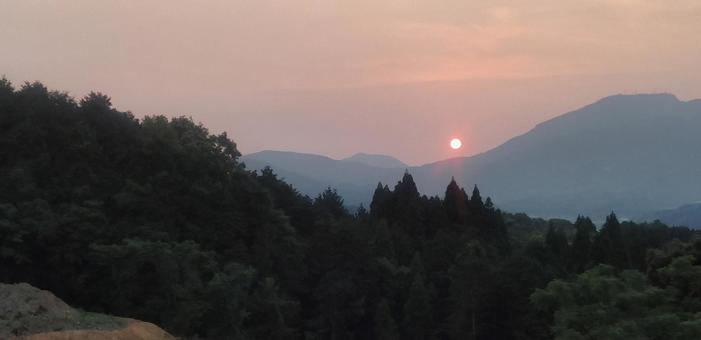 沈む夕日 沈む夕日の写真