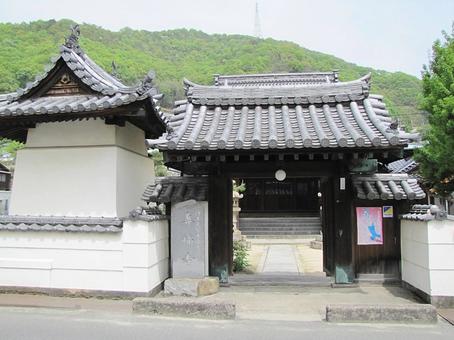 【風景写真】専福寺(広島県三原市)の風景 【風景写真】専福寺(広島県三原市)の風景 専福寺,浄土真宗,寺社仏閣の写真素材