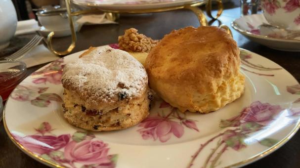 2 types of scones, JPG 2 types of scones, JPG
