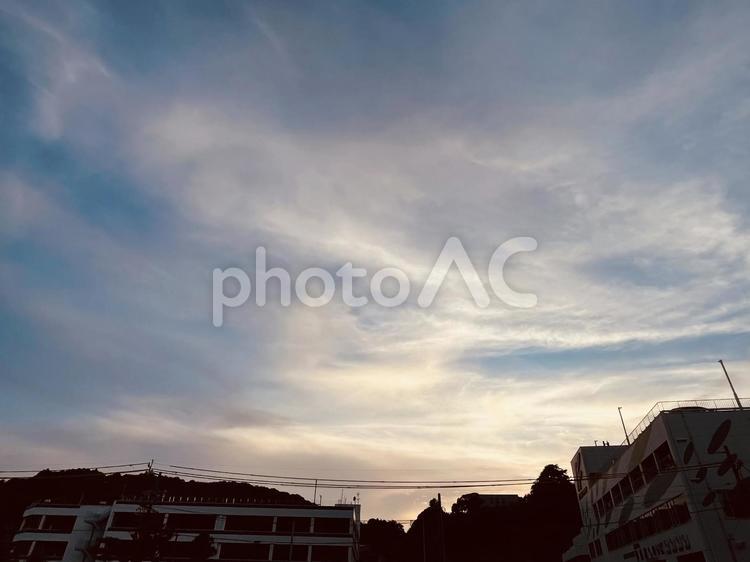 夕暮れの街シルエット 爽やか,旅行気分,背景素材の写真素材