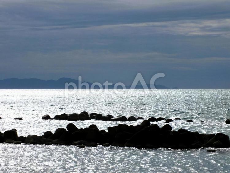 遠い伊豆半島の先端と反射する美しい海 水平線,反射,キラキラの写真素材