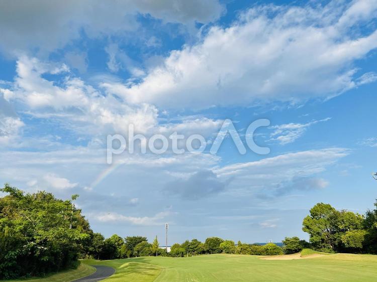 青空と虹のゴルフコース風景 ゴルフ,虹,レインボーの写真素材