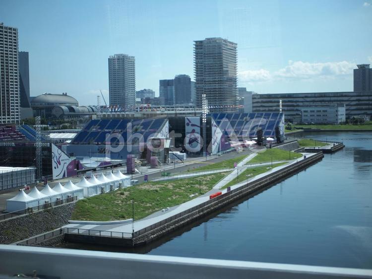 ゆりかもめ線から見る東京都の運河とビル風景02 ゆりかもめ,風景,東京の写真素材