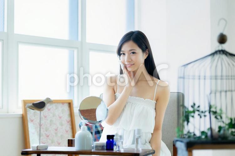 若い女性の美容イメージ 笑顔,スキンケア,美容の写真素材