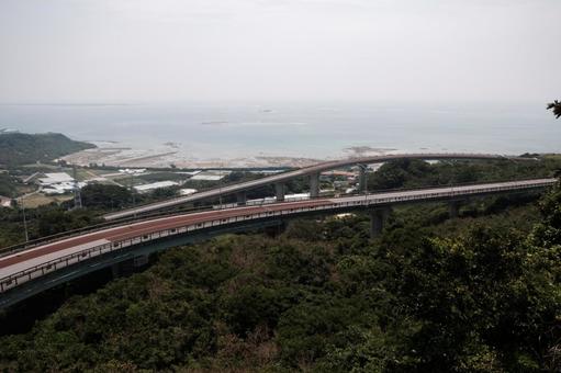 ニライカナイ橋　落ち着いた色味の写真