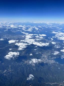 上空から見た雲・海・山のパノラマの空撮 空撮,俯瞰,鳥瞰図の写真素材
