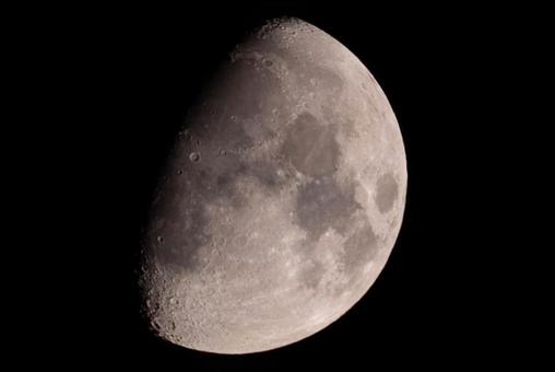 月齢9.4 月齢9.4 月,月夜,空の写真素材