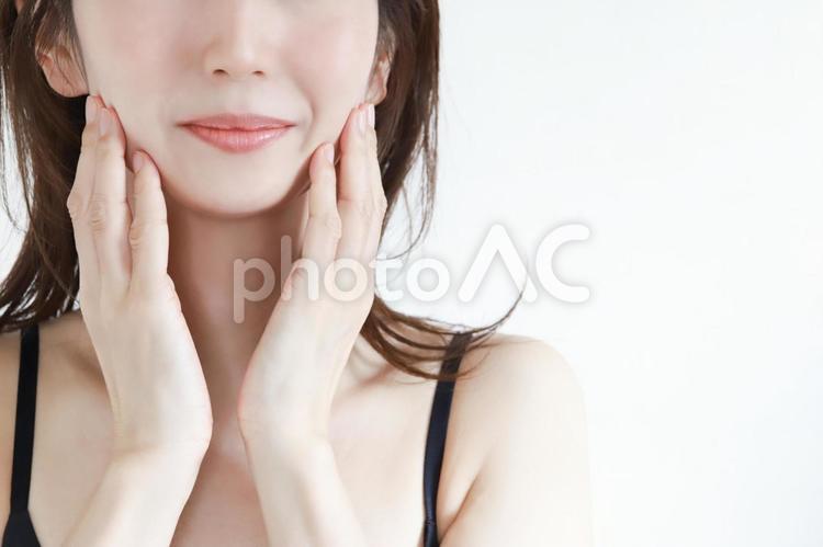 女性の顔　スキンケア 女性の顔,スキンケア,アンチエイジングの写真素材