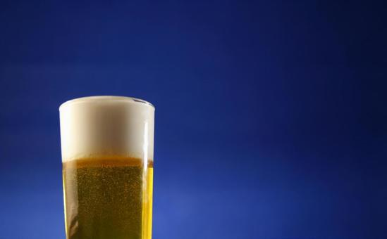 泡立つビールのグラス 泡立つビールのグラス ビール,グラス,泡の写真素材
