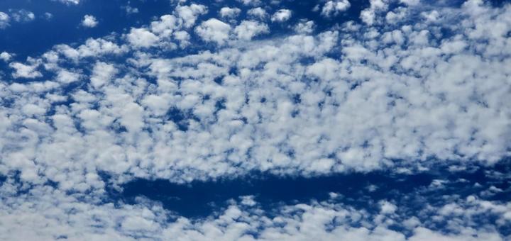 空を翔ける雲 空を翔ける雲の写真