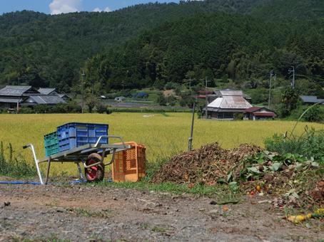 高野山 町石道 田園風景 猫車 二輪車 高野山 町石道 田園風景 猫車 二輪車の写真