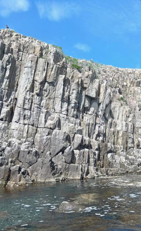 遊覧船から見上げた東尋坊の断崖絶壁 東尋坊,断崖絶壁,福井県の写真素材