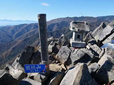 乾徳山山頂 乾徳山山頂の写真
