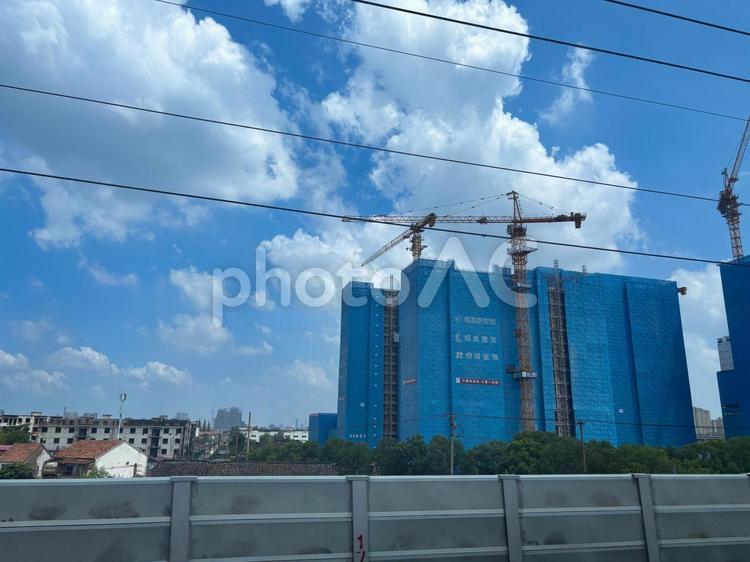 中国の都市部に建設中の高層ビル群の様子 建設中,高層ビル,中国の写真素材