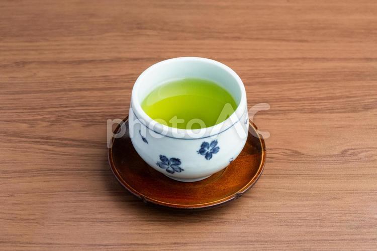 日本茶（緑茶）と木のテーブル お茶,日本茶,緑茶の写真素材